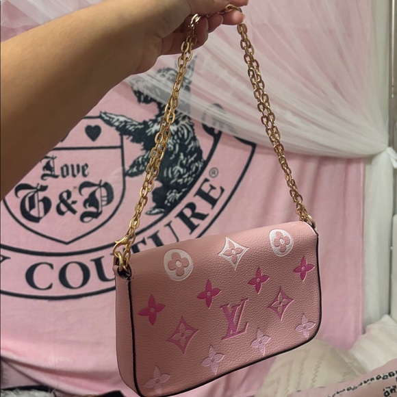 Pink monogram shoulder bag - Picture 3 of 6